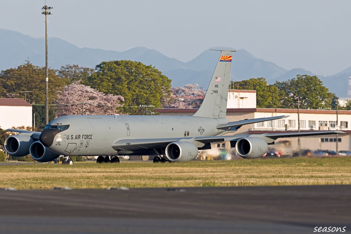 Seasons4100's tweet photo. 2023/4/1 TY
やっとKC祭りに参加出来ました~
離陸も迷ったがAZの10284を抑えたいので転がりへ!
AZ ANG×3機と他に2機のフライト5で離陸。
AZの10284が3機目で出てきたけどメラ少な目で助かりました!
#161ARW https://t.co/OIHA0rZDQq