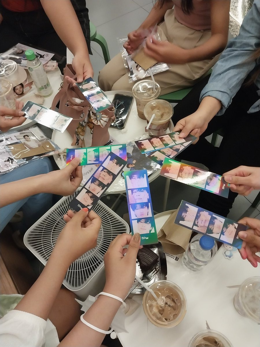 jikooksb1tch's tweet photo. kaya pala di ako nananalo sa mga pa-GA dito sa twt, sa JIMIN CSE pala ako sswertehin π thank youu saur much @flowwithjimin π #FlowWithJimin https://t.co/QbOIVo8YEM