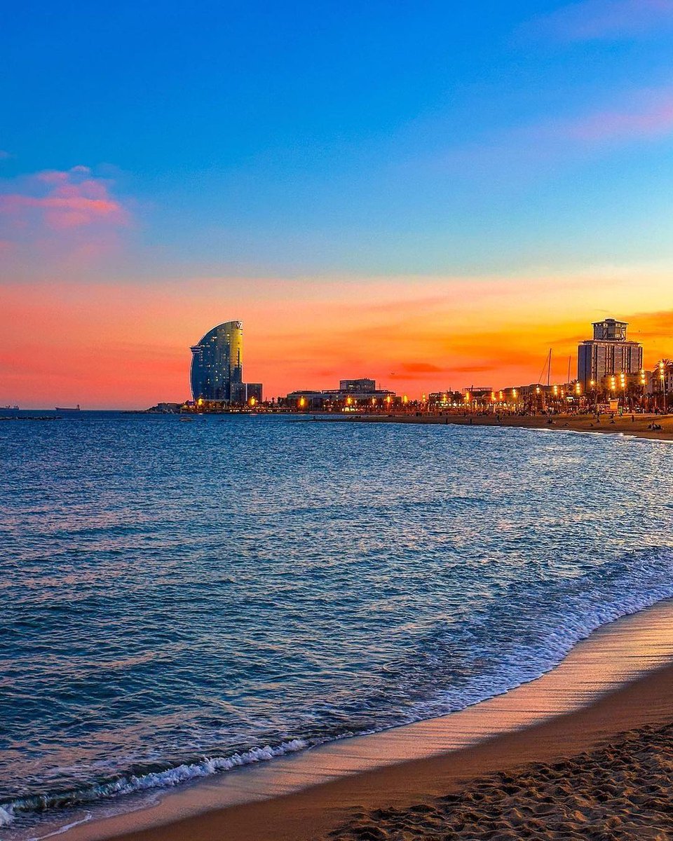 thisis_bcn_ES's tweet photo. 🌺 Con la llegada de la primavera y el buen tiempo, ¡las playas de Barcelona son aún más espectaculares! 🥰
📸 vermllllon (IG)
#visitbarcelona #whotel #torresmapfre https://t.co/jSWwYc6L7w