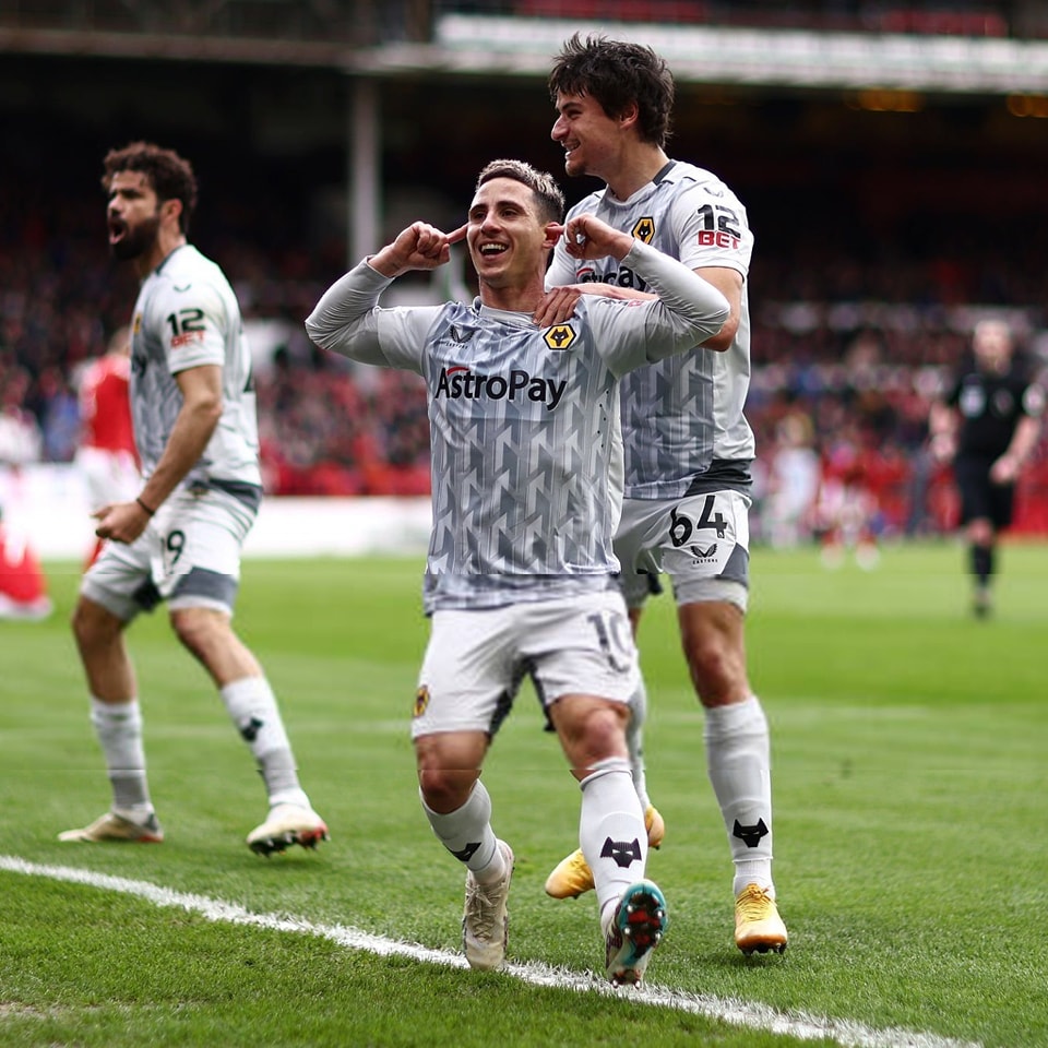 Wolfpackwwfc's tweet photo. 📸 @daniel_podence with the MGW celebration, things you love to see 😍

#WWFC #Wolves https://t.co/bVbo4c7SOu