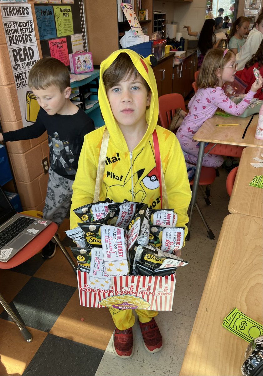 Lsteinbrunner82's tweet photo. Market Day! Some creative entrepreneurs in 2nd grade! #NokesvilleTigers https://t.co/IQgbOKxIfW