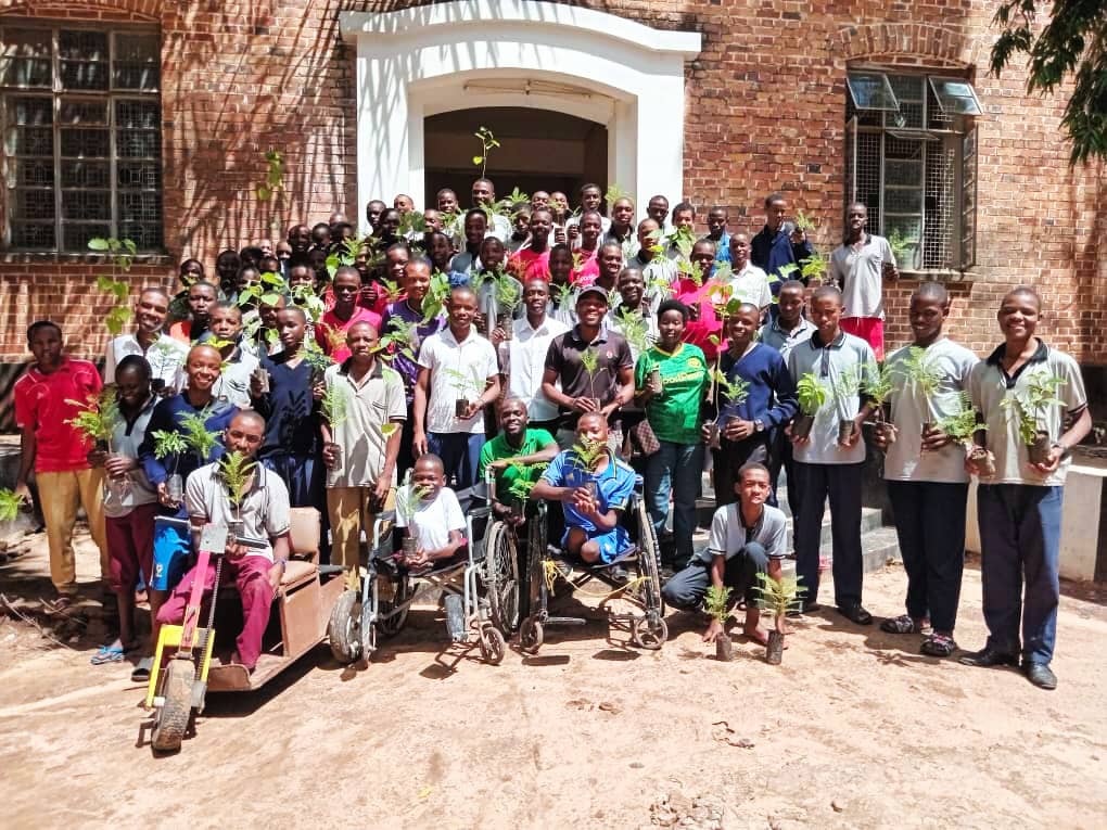 CYNESA's tweet photo. #Tanzania 🇹🇿 celebrates #NationalTreePlantingDay today. #CYNESATanzania under the leadership of @mosesdesdery in collaboration with #MalaikaGeneralCompany organized a tree planting workshop #Kijanisha which means #MakeitGreen which took place at Pugu High School in #DarEsSalaam https://t.co/vFW5NKSofU