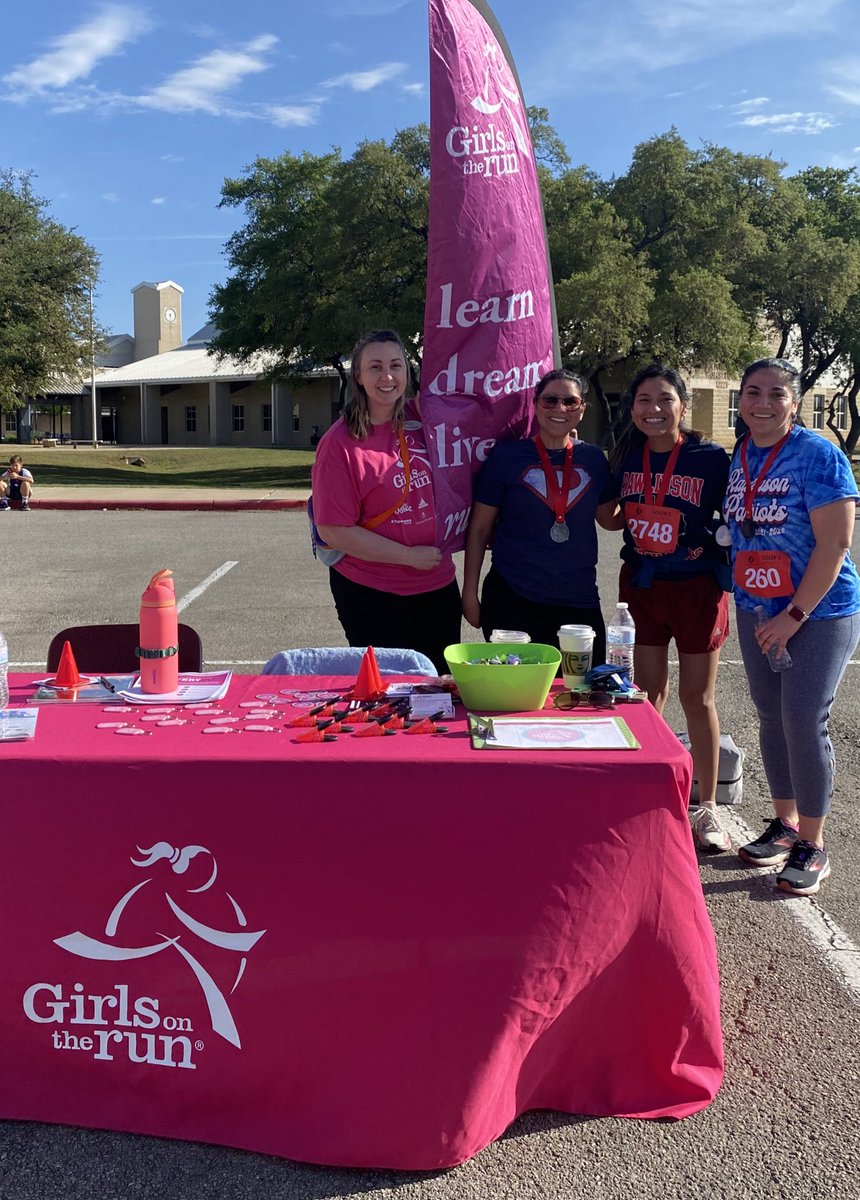 sconnollyteach1's tweet photo. Rawlinson representing at the NEF 5k at O’Connor HS this morning. So great to see the NISD community coming together for a great cause as well as promoting health and fitness!  @NISDRawlinson @NISD @javeleznisd @MsAmiePena1 @GOTRBC https://t.co/yh4DZS670r