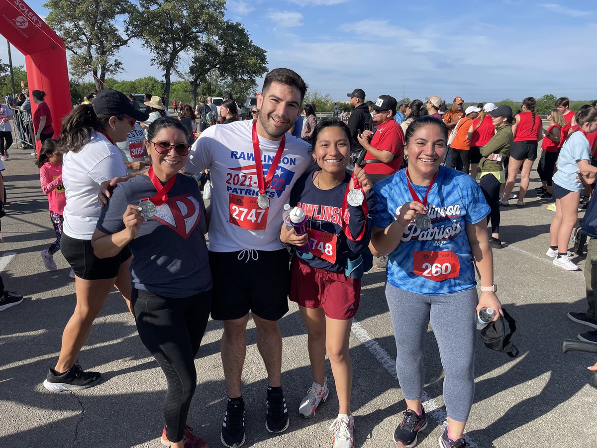 sconnollyteach1's tweet photo. Rawlinson representing at the NEF 5k at O’Connor HS this morning. So great to see the NISD community coming together for a great cause as well as promoting health and fitness!  @NISDRawlinson @NISD @javeleznisd @MsAmiePena1 @GOTRBC https://t.co/yh4DZS670r