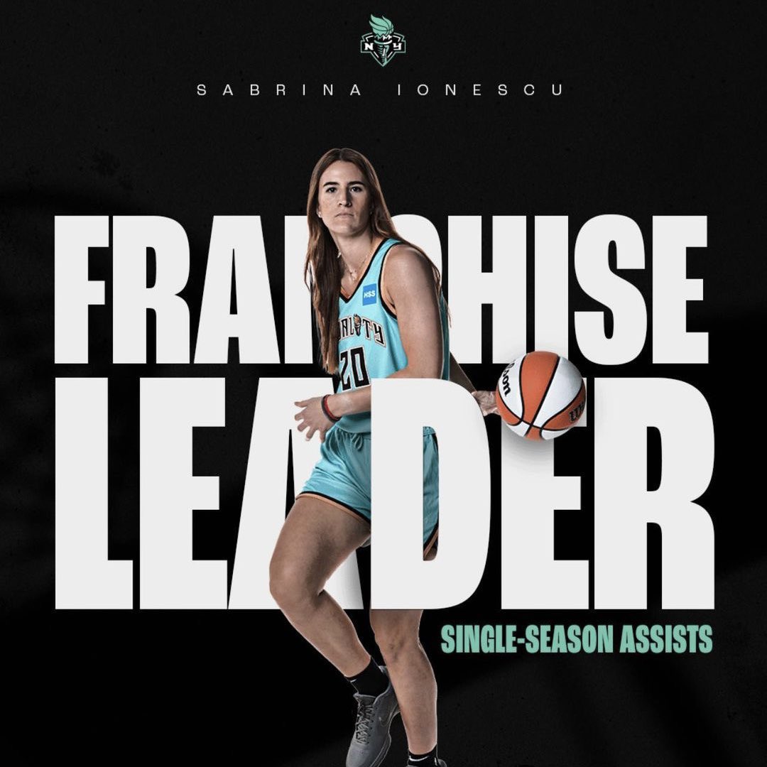 LibsSuperFan's tweet photo. @uandme4life She’s been in the league for 3 years and got hurt 3 games into her rookie year so really only 2 years. Natasha Howard was her only help and she still put up historic numbers. You clearly have never watched a WNBA game in your life, sweetie. https://t.co/nv7fF64Xgp