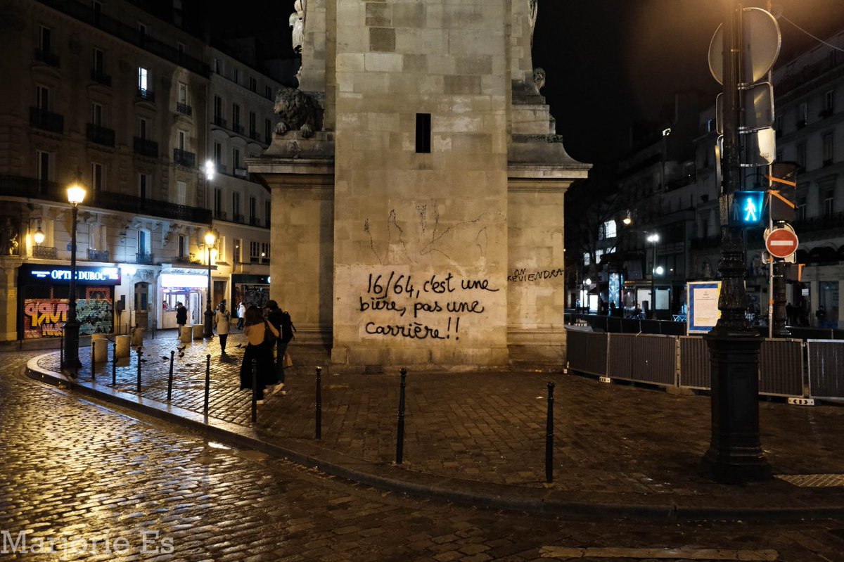 ma_jo_ie's tweet photo. Manifestation contre la réforme des retraites/Mardi 28 mars 2023/Paris  
La suite du photo reportage: https://t.co/mJsFaq24Rr

 #ReformeDesRetraites #BRAVM #ViolencesPolicieres #ParisRiots #parisprotest #greve6avril #streetphotography #fujifilm_xseries https://t.co/cpP7qKHBFE