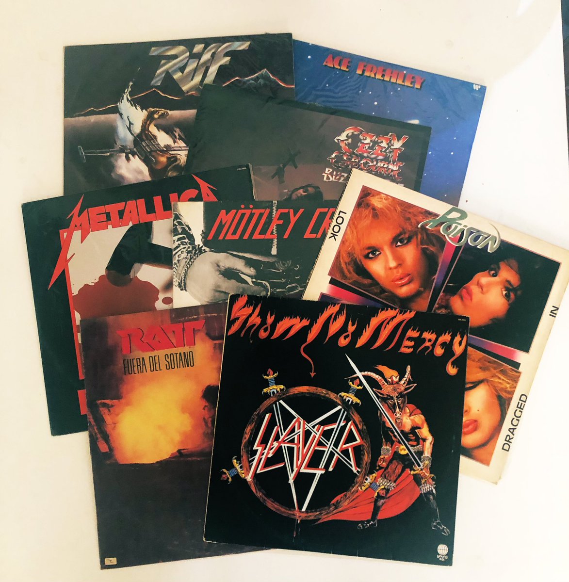 Maikeme's tweet photo. Mañana de sábado dandole sin parar a estos discos debuts ochentosos.  Hermosos todos https://t.co/3s0W5P2dCh