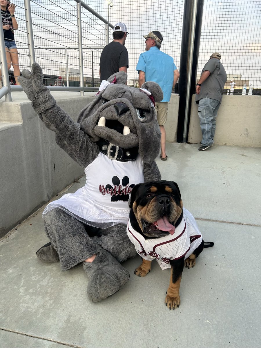 WHSbaseballfans's tweet photo. We had such an amazing time last night at our Youth Night! What a fantastic turnout! Thank you to all our coaches and players, future ball players, parents, and volunteers for helping make last night a success! ⚾️ 🐾 #WISDgreatness #wallerbaseball https://t.co/Rpg79I0V6Y