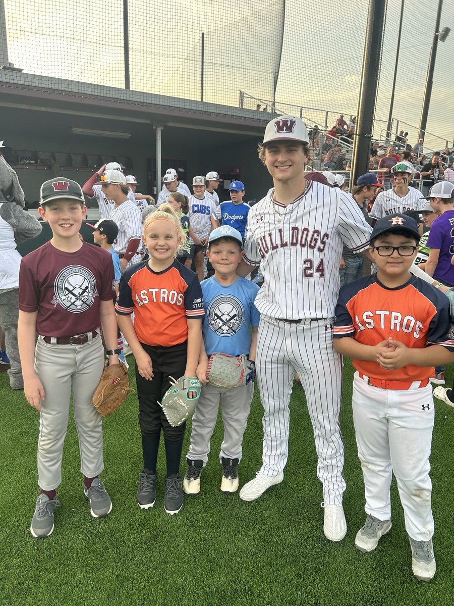 WHSbaseballfans's tweet photo. We had such an amazing time last night at our Youth Night! What a fantastic turnout! Thank you to all our coaches and players, future ball players, parents, and volunteers for helping make last night a success! ⚾️ 🐾 #WISDgreatness #wallerbaseball https://t.co/Rpg79I0V6Y