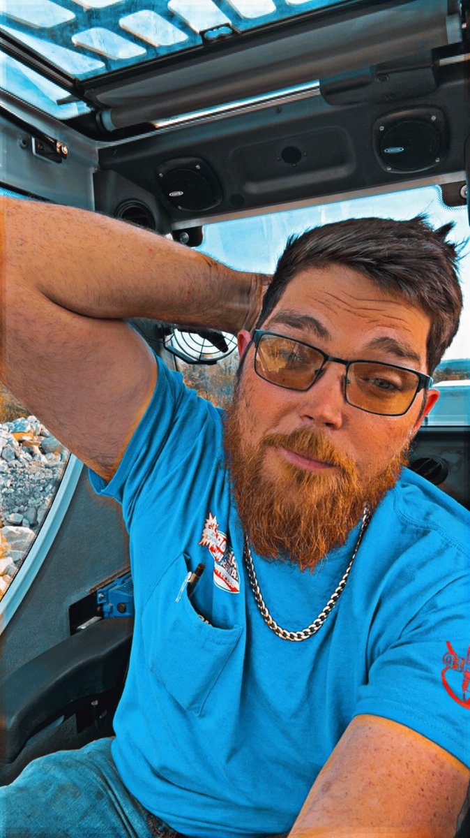 TVickninety5's tweet photo. Just out here livin life!!! #craneop #bluecollar https://t.co/EvKmMRGtjz