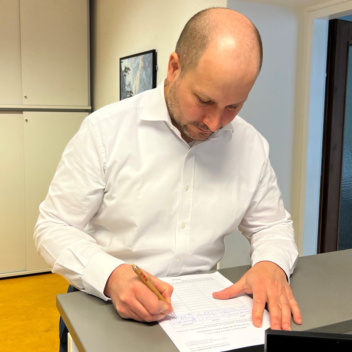 NachbarServus's tweet photo. Moosbrunn: Wird Billa-Markt geschlossen? Marktschließung befürchtet. Ortsführung macht Unterschriftenliste, SPÖ schreibt offenen Brief.

#moosbrunn #einkaufen #frühling #billa #schließung #nahversorger #rewe

https://t.co/95PuLcvAQw https://t.co/nN45kHykDz