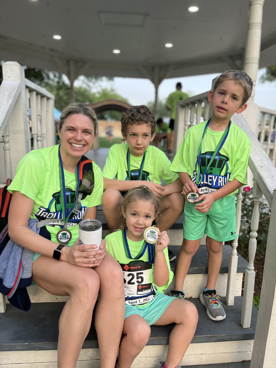HerrPath's tweet photo. Pro tip: always ask the teenager walking by to take the group photo
#bestangle #bestmode #funrun @cityofbellaire https://t.co/my4ObCDS5B
