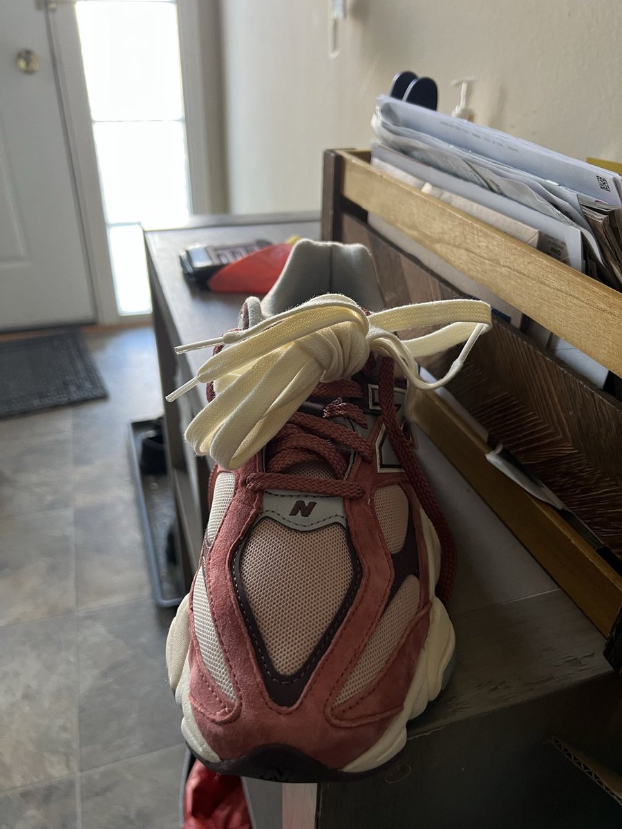 souljaron's tweet photo. @ChillCookie25_8 @newbalance Got my pair early. So under rated 🔥 https://t.co/tk8cJdPLJe