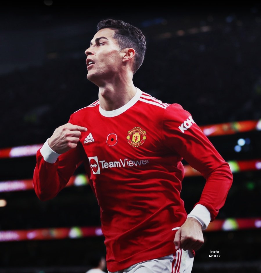🎙️ Jack Grealish: "Greatest midfielder in Premier League history?"

"Cristiano Ronaldo. He has gone on to be a forward but during his first stint in the Premier League he was a midfielder and he was number 1. His goal scoring record was frightening for a midfielder."