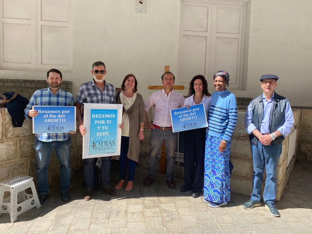 nandagredano's tweet photo. Sábado de pasión y seguimos rezando por la vida. 🙏🏻💙
Es la recta final de la campaña pero la ilusión por despertar conciencias y rezar por el fin del aborto sigue intacta. 
#rezaporelfindelaborto #SiAlaVida #unahoraunavida https://t.co/Ad5Pfo8C6d