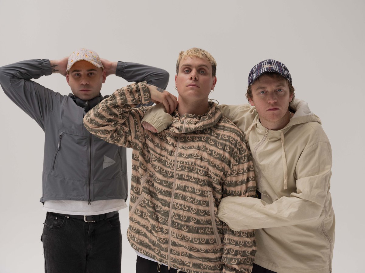 1883Magazine's tweet photo. 1883 caught up with Johnny from @dmasmusic to discuss the process behind their latest project #HowManyDreams?, the strong connection they enjoy with fans and the determination to stay true to themselves as musicians.
//
https://t.co/jl0gqQ5TyK
//
✏️ @SusanHansen_
//
#1883Magazine https://t.co/EHd2bd9N7Y