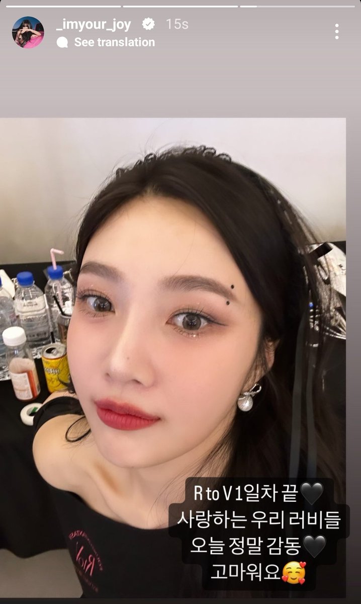 joyisthetics's tweet photo. joy story update!

“the 1st day of R to V is done 🖤 our beloved luvies, today i’m so touched 🖤 thank you 🥰” https://t.co/p7mxMa7LS1
