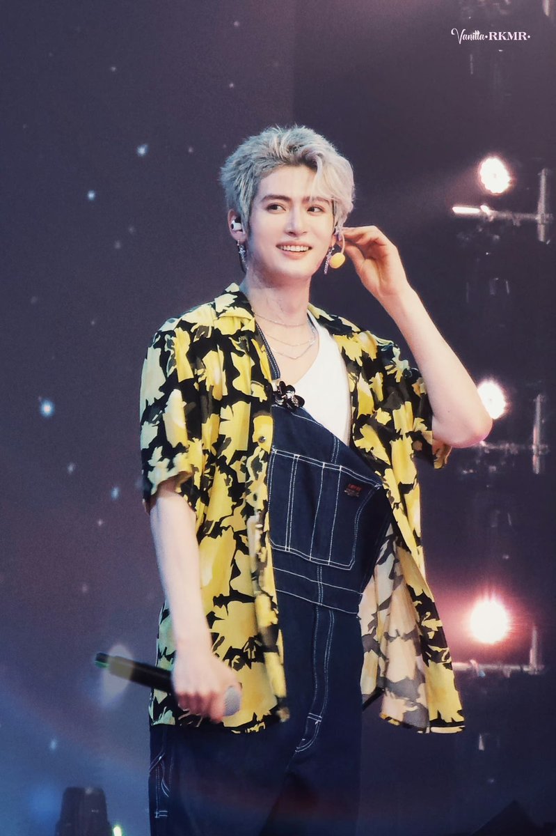 VanillaRkmr's tweet photo. Concert in Thailand 2.0🤩 @itsrikimaru
#Rikimaru_Daisy
#Rikimaru_UPandDOWN
#RikimaruWelcomeBack
#AlwaysSupportRikimaru
#近田力丸
#Rikimaru #力丸
#RikimaruDanceKing
#riki #rikiking
#INTO1Rikimaru
#ChikadaRikimaru
#RikimaruChoreography
#INTO1力丸
#INTO1 https://t.co/hlDEFtvHJb