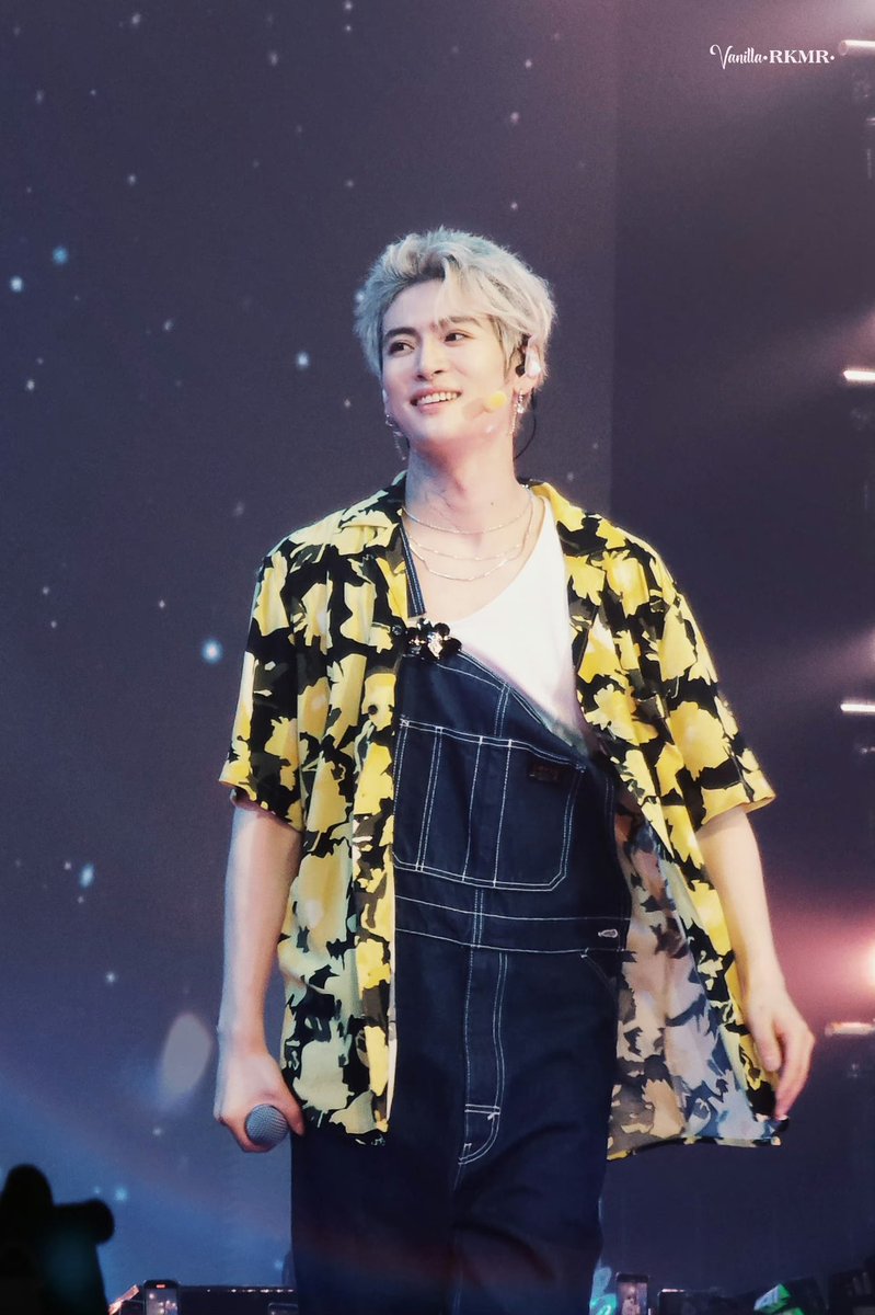 VanillaRkmr's tweet photo. Concert in Thailand 2.0🤩 @itsrikimaru
#Rikimaru_Daisy
#Rikimaru_UPandDOWN
#RikimaruWelcomeBack
#AlwaysSupportRikimaru
#近田力丸
#Rikimaru #力丸
#RikimaruDanceKing
#riki #rikiking
#INTO1Rikimaru
#ChikadaRikimaru
#RikimaruChoreography
#INTO1力丸
#INTO1 https://t.co/hlDEFtvHJb