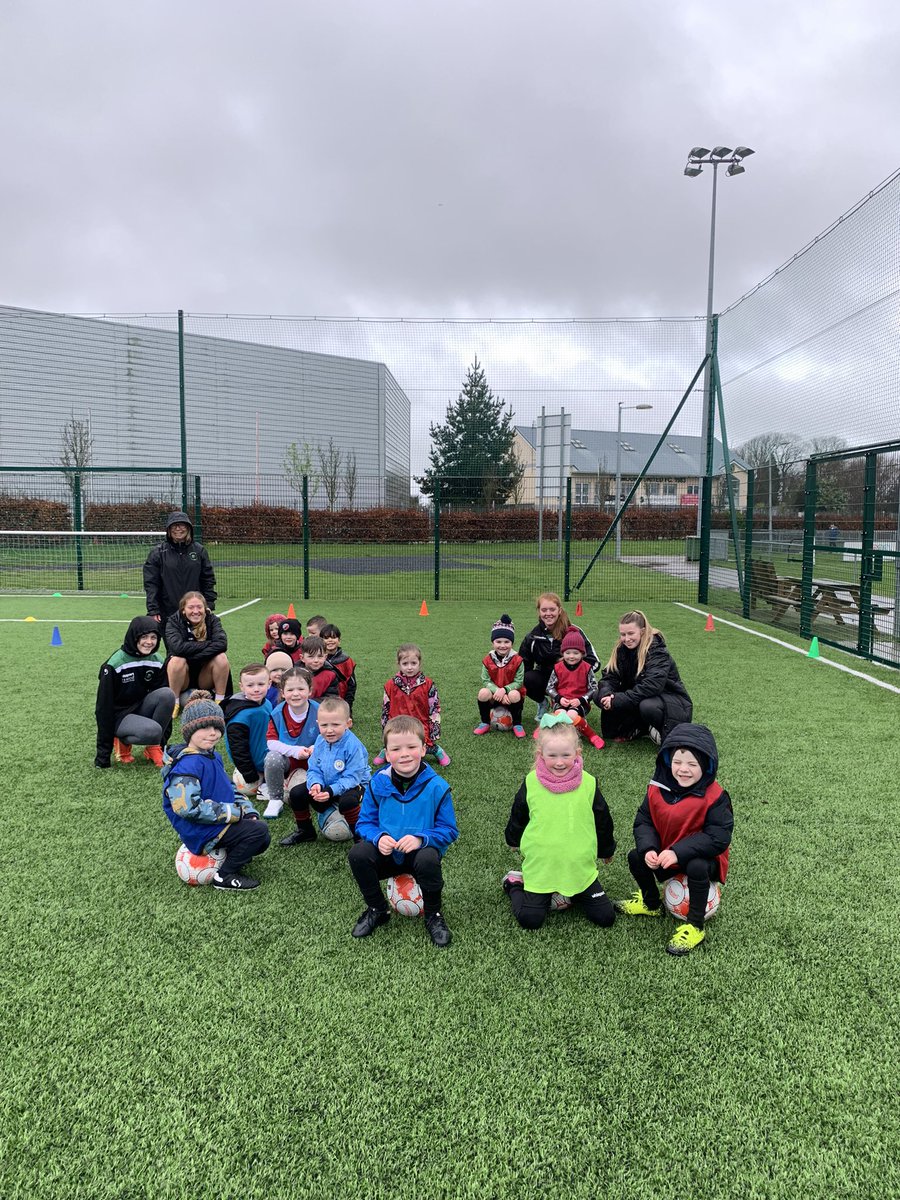 peamountutdfc's tweet photo. All smiles at our Little Peas &amp; Academy heading into the Easter break despite the weather! 😁🟢⚫️ https://t.co/4FuSdSWi14