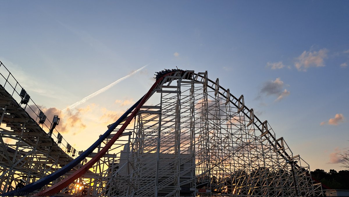 jkwana's tweet image. My thighs were perfectly fine and totally didn't take a beating  due to all the airtime after 12 rides on Arie Force One yesterday... APRIL FOOLS!!!

#arieforceone #funspot #funspotatlanta #rmc