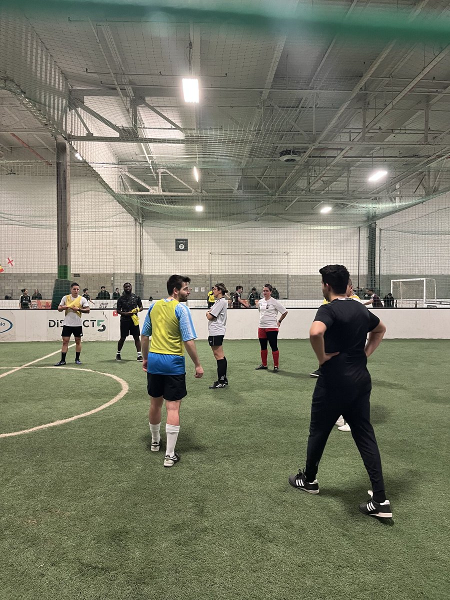 CreatechCa's tweet image. Jeudi 30 mars, 20 employés de Createch se sont réunis pour une soirée soccer ⚽⛹️‍♂️.
---
Thursday, March 30, 20 Createch employees got together for a soccer night ⚽⛹️‍♂️. 

🙏 Noor Akabari,  Ali Masoud

#lifeatcreatech #greatplacetowork #teambuilding #EmployeeExperience #employees