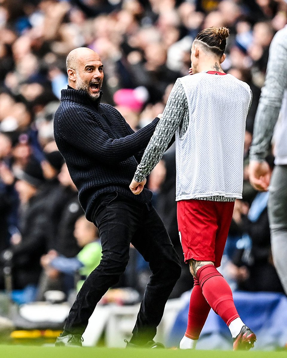 talkSPORT's tweet image. Who’ll win the Premier League? 🤔

🔁 RT for Arsenal
❤️ Like for Man City