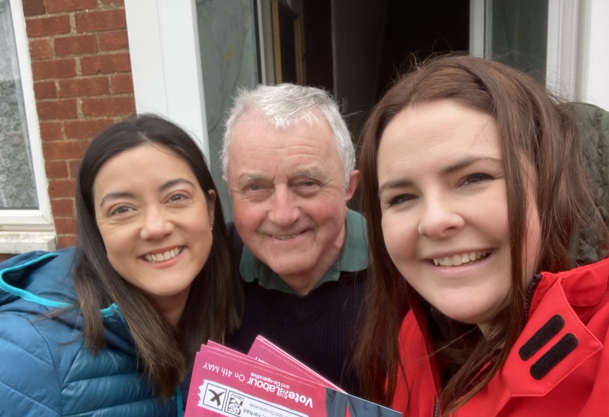 Roy lit up our morning with his strong support for @UKLabour at the locals ~ and the next GE! Great start to #FlyingStart weekend on #labourdoorstep with @SarahOwen_ & @StevenageLabour 🌹🗳📮