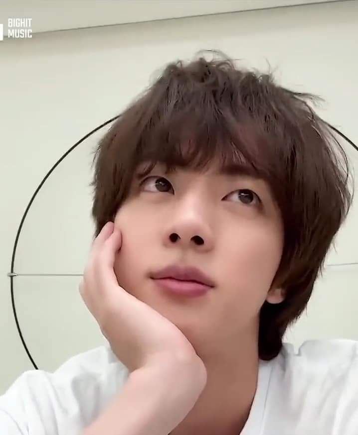 Agust_die97's tweet photo. Seokjin ofcourse came to celebrate April Fools day with us 😭😭 what a sweetheart 😭

He is so beautiful. It's like he has a natural blush on I miss him so much🥹

Bare faced Seokjin is literally the most beautiful, handsome and prettiest,😭💜

#jinbts #BTSJIN https://t.co/6m5uLIjXLF