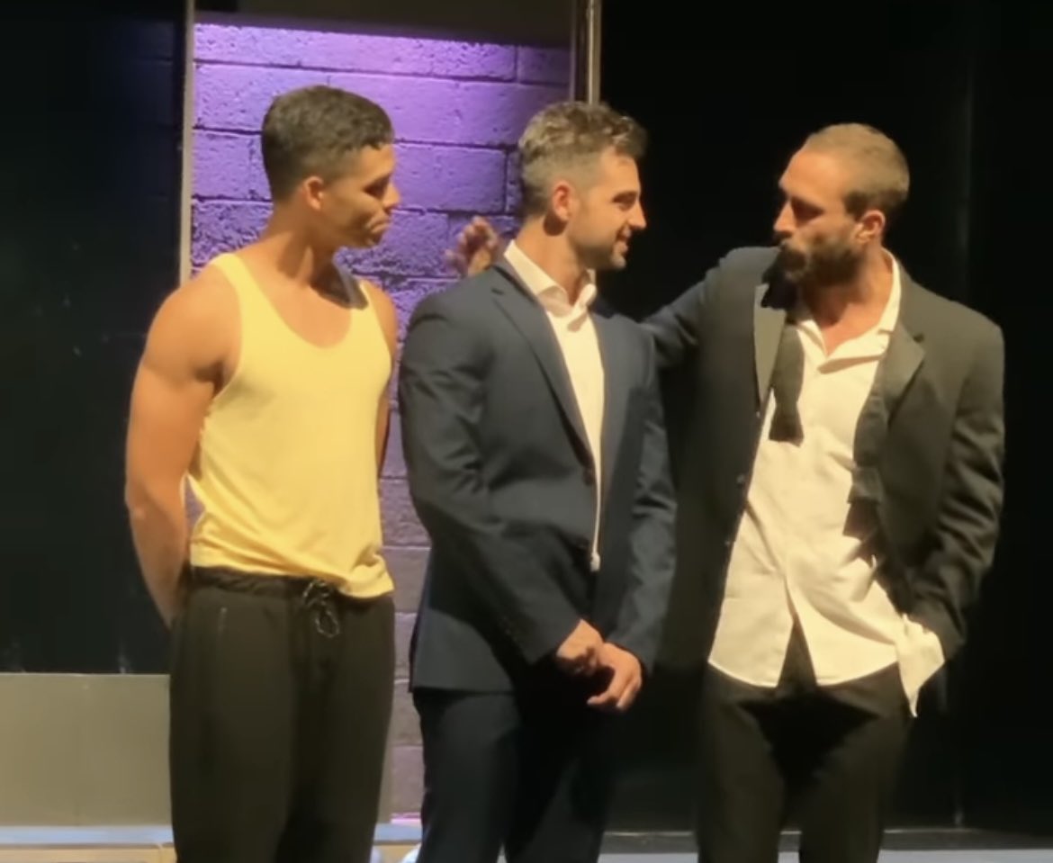EscuredoFans's tweet photo. ¡Buenas tardes! ✨
Os dejo con varias fotos del estreno de Christian anoche en @afterglowmexico 🙌🏼💜
(📸: al3xtv | marioglara | betho_mateoz | manuelbalbi) https://t.co/oja9OB7yod