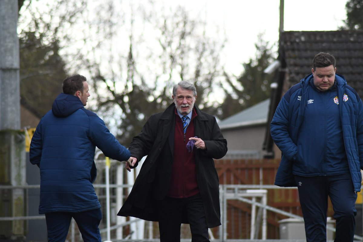 CowdenbeathFC's tweet photo. Mr chairman's arrived to cheer the lads on. Might even get the boots on? π
#TheBlueBrazil https://t.co/J8vwASn2nY