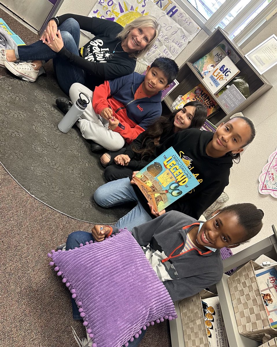 UnsworthPrinc's tweet photo. This week our Kids of Character were celebrated by having Cookies with the Principal. They have exhibited excellence in CITIZENSHIP &amp; CARING.  #CHARACTERCOUNTS https://t.co/vs33jSgq8I