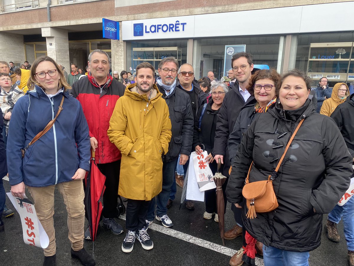sdervill's tweet photo. Mobilisés pour se loger au Pays @LogementEH ! Avec notre député @Inakiechaniz qui porte une proposition de loi ambitieuse et courageuse en faveur du logement 💪#HousingActionDay #HAD2023 https://t.co/Qybv3dL5TB