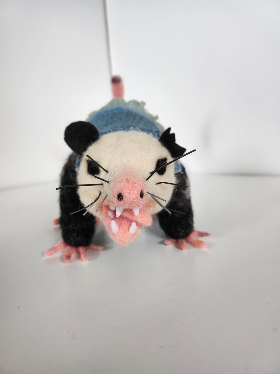 MitchGizzard's tweet photo. Can't forget the vest 😎

#felted #needlefelt #woollymorsels #commissionsopen #furryart #paleomunchkin #doll #possum #opossum #creature #animal #plush https://t.co/5Op8sfEwid