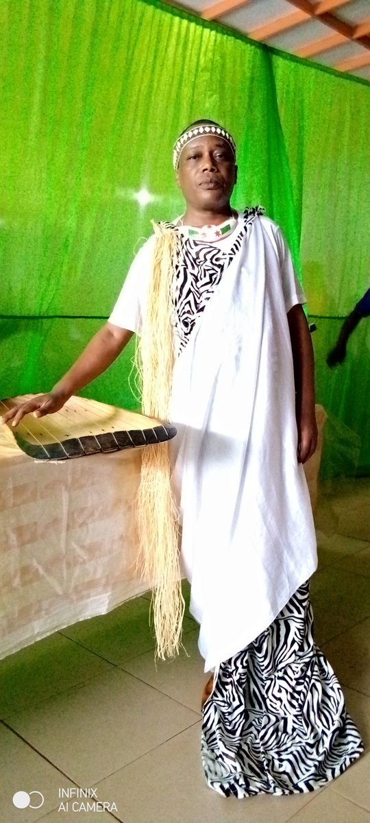 CebulacCt's tweet photo. 3. Notons que l'initiateur de ce concours de la chanson bdaise accompagné d'instruments de musique traditionnels entre les #CLAC est bien entendu Sébastien NTAHONGENDERA, Directeur du #CEBULAC actuel,homme de culture.
Coup de chapeau à lui pr cette promotion culturelle
#MinEACJSC https://t.co/z9TAuSc9EX