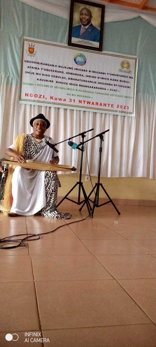 CebulacCt's tweet photo. 3. Notons que l'initiateur de ce concours de la chanson bdaise accompagné d'instruments de musique traditionnels entre les #CLAC est bien entendu Sébastien NTAHONGENDERA, Directeur du #CEBULAC actuel,homme de culture.
Coup de chapeau à lui pr cette promotion culturelle
#MinEACJSC https://t.co/z9TAuSc9EX