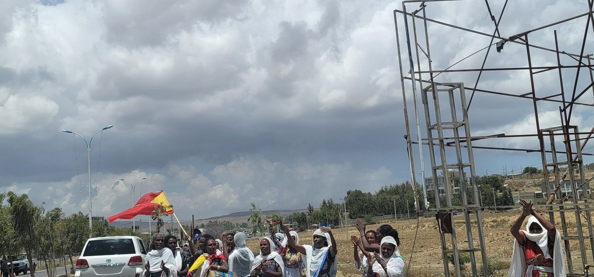 ProfKindeya's tweet photo. Good to be back home#Mekelle #Tigray after a week-long &amp; productive engagements! Some of the released comrades flew with us. A warm community welcome &amp; very emotional reunion at the airport. #Peace takes a courage. https://t.co/bRpqytloPU