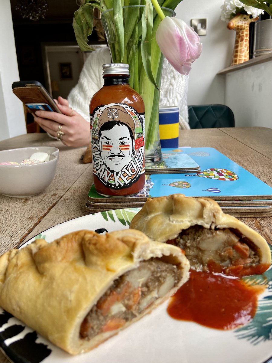 dubbu's tweet photo. This Cuban Ketchup from @Tubbytoms is banging when paired with a pastie from Little Ginger Deli https://t.co/TDEjkOKJyM
