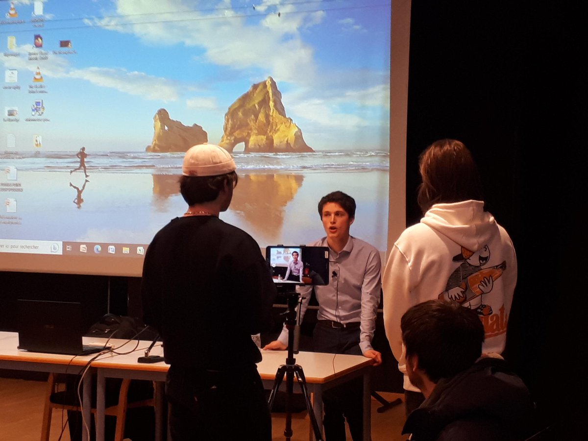 Conférence de Simon Bunel organisée par les enseignants de SES des lycées Rostand et Fresnel.
Les élèves du ML <a href="/ac_normandie/">Académie de Normandie</a> <a href="/RegionNormandie/">Région Normandie</a> ont assuré la captation vidéo et les interviews.... et ont profité de la conférence. Merci pour l'invitation.
