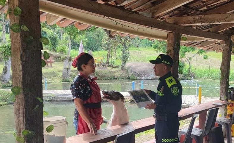 ProteccionPonal's tweet photo. ☝🏻Desde el suroeste Antioqueño, trabajamos por por un ambiente sostenible y seguro. 

Realizamos controles permanentes para garantizar un #TurismoResponsable en la Semana Mayor.

#DiosYPatria 🇨🇴 https://t.co/yxCHztG3Ve