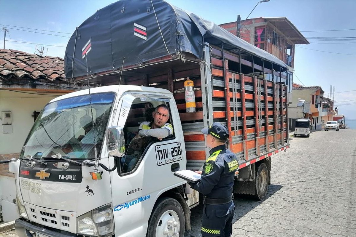 ProteccionPonal's tweet photo. ☝🏻Desde el suroeste Antioqueño, trabajamos por por un ambiente sostenible y seguro. 

Realizamos controles permanentes para garantizar un #TurismoResponsable en la Semana Mayor.

#DiosYPatria 🇨🇴 https://t.co/yxCHztG3Ve