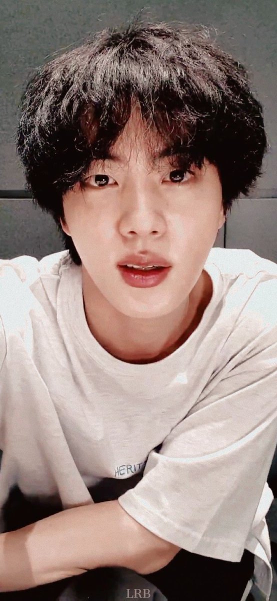Como o Jin estava lindo nessa Live de hj 😭