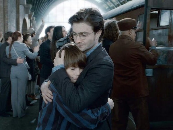 CinesUnidos's tweet photo. ¡#DanielRadcliffe será papá! 🙌🏻❤
Confirma con un like ❤️ si los mejores nombre para el bebé en camino son: #AlbusSeverus, si es niño; #LilyLuna, si es niña. 🥹
#CinesUnidos #NoticiasCU https://t.co/kVPXWmGHkc