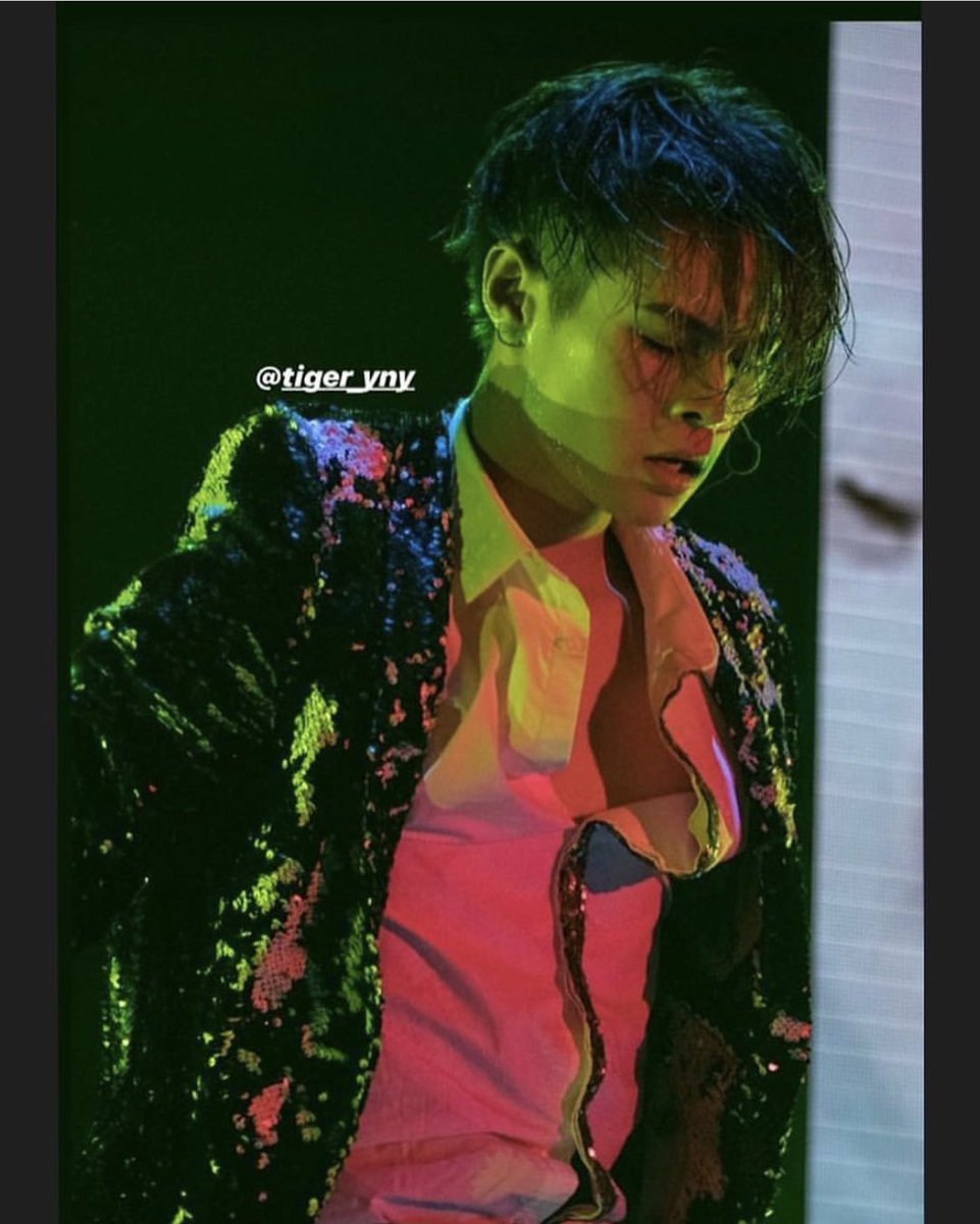 Artamonovahk's tweet photo. Cherish the memory of #LeslieCheung Tiger Yau is a fans of Leslie. He performed Leslie’s 偷情 in Mirror first concert🫶🏼#TigerYau #mirrorweare #mirrorrumours @MIRROR_weare @TIGERYAUFANCLUB https://t.co/uQFwf5NvGZ