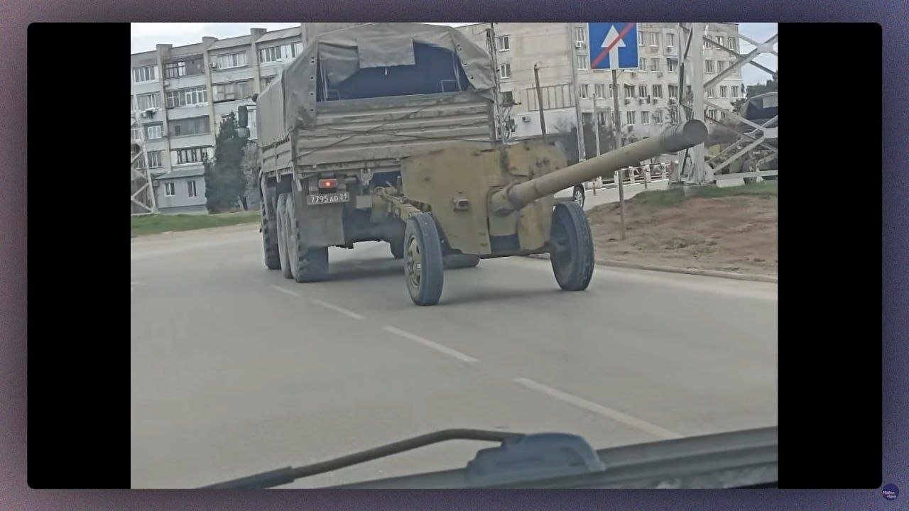 Aryo on Twitter: "W okupowanym Krymie zauważono działo T-12 ciągnięte ...