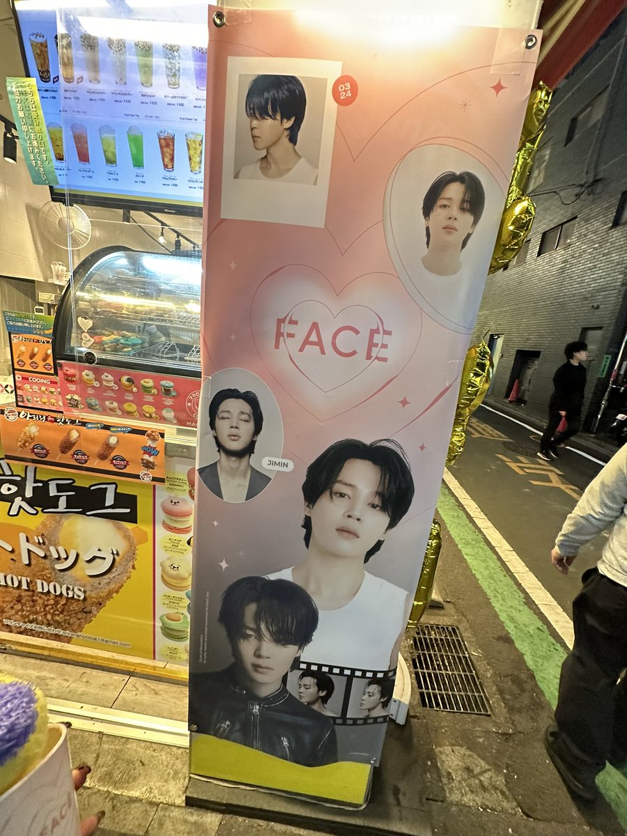 fiiiiiii_jm's tweet photo. ソロアルバム記念のカプホ欲しくて
仕事終わりに行ってきた🥹🥹
���典めちゃくちゃ豪華で嬉しかった✌︎

ﾏｲﾗﾊﾞﾆﾑありがとうございます🎀🤍

#지민아솔로데뷔축하해
#Celebrate_JIMINSOLO
#지민이의첫솔로를응원해
#FACECAFE https://t.co/Fl3xiVNvR4