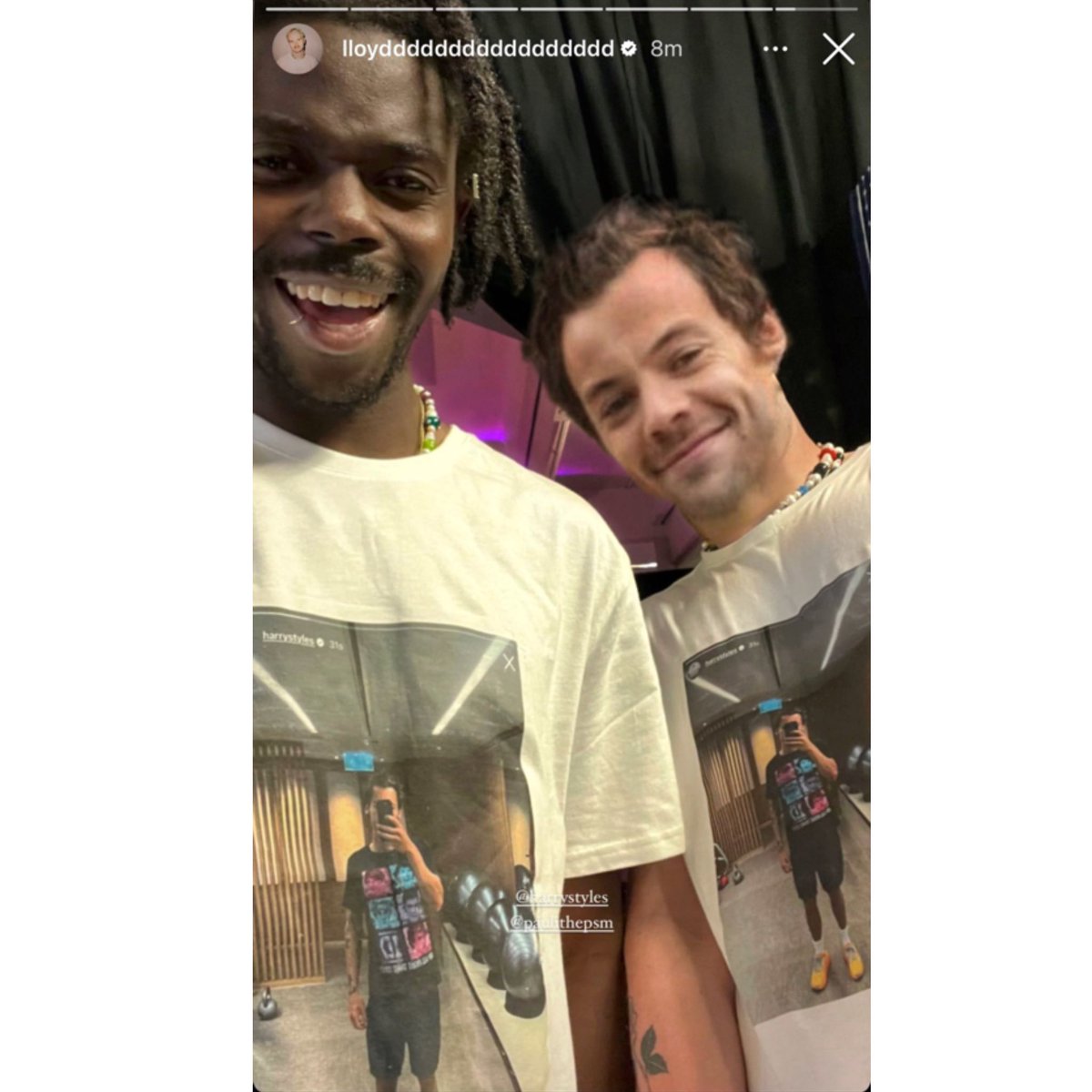 PAULI AND HARRY WEARING THE T-SHIRT WITH THE HARRY’S STORY WEARING HIS ONE DIRECTION T-SHIRT

via Lloyd’s ig story