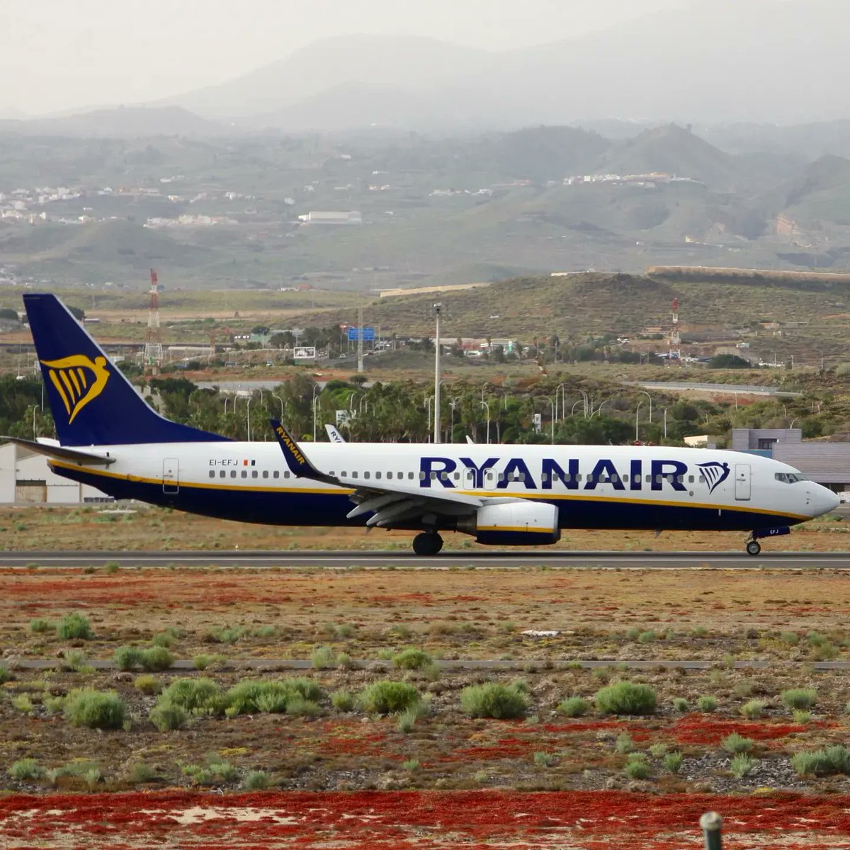 A just 7 days old Ryanair 737 MAX 8-200 in Tenerife

#aviationlovers 
#Planespotting