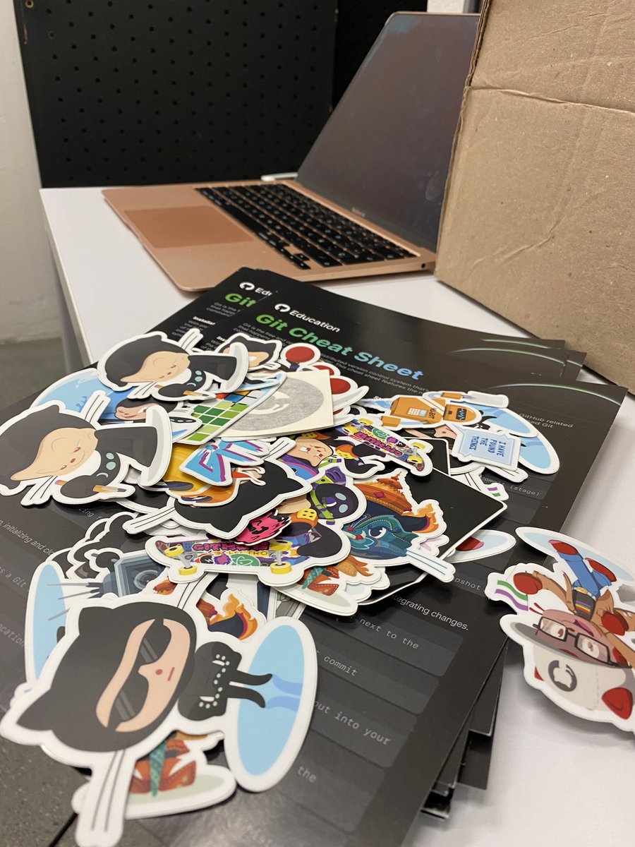 Marianvilla's tweet photo. 🔊 ANUNCIO: 
KIT GITHUB Education by 🧡Pionerasdev
😎✨Para las primeras 30 personas que en Twitter nos compartan su URL de Github, y tengan el README file actualizado y taggen a @Pionerasdev y a @GitHubEducation @GithubLatam 
#WTMDareToBe @WomenTechmakers https://t.co/synS0IzUw5