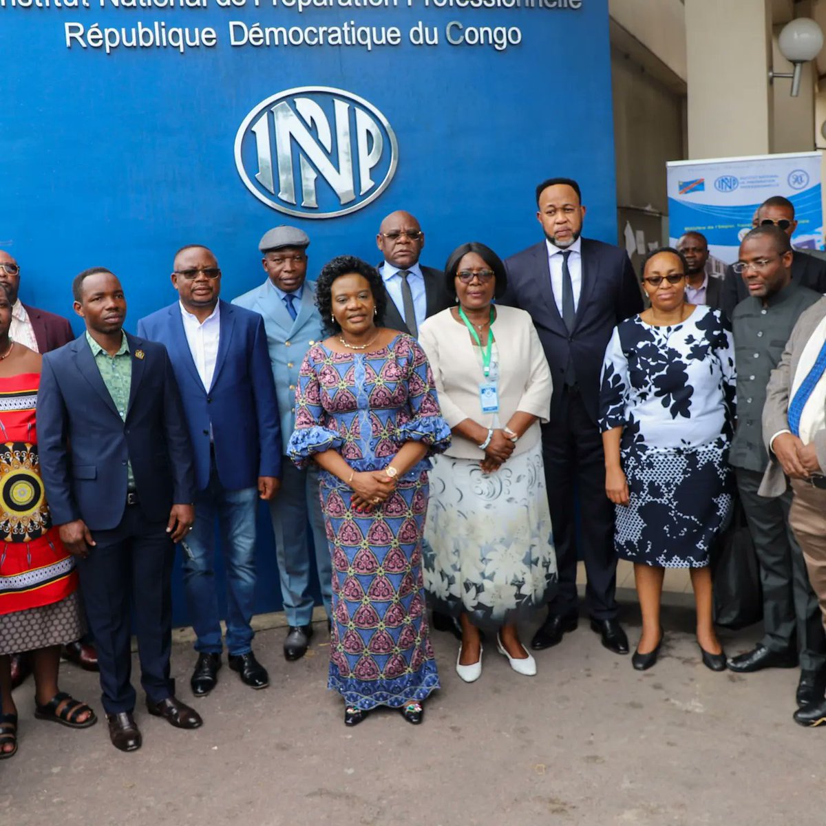inppofficiel's tweet photo. La ministre du Travail, @m_kembe avec ses pairs de la @SADC_News ont visité l' #inpp en présence du PCA @Lukulasimassam1 , du DG @tshimanga et du DGA @nsumpi_patrick , ce vendredi 31 mars 2023.
#sadc #rdc 🇨🇩 #etps #formation #motorisation #mecanique #froid #climatisation https://t.co/OBnY0MF8WL